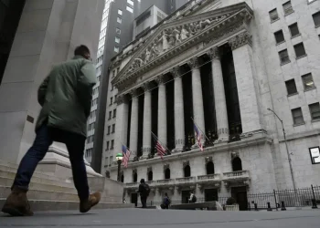 Wall Street stirs as debt ceiling brinksmanship mounts