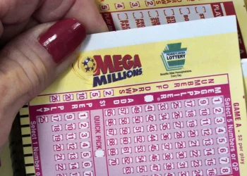 Mega Millions jackpot grows to $820 million with a possible cash payout of $422 million