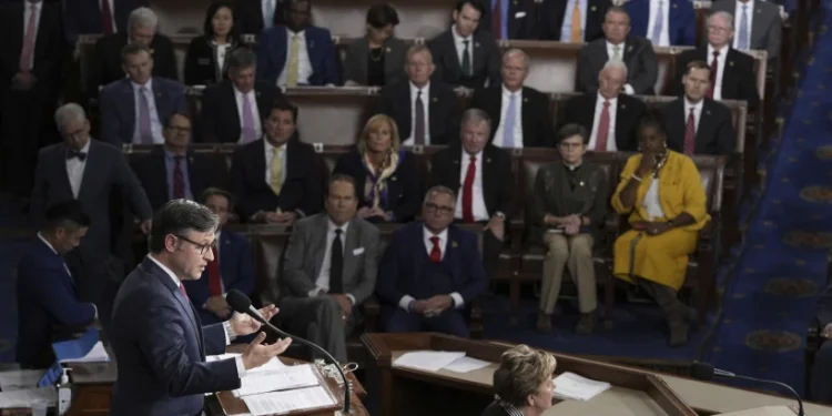 Congressional leaders announce an agreement on spending levels, a key step to averting shutdown