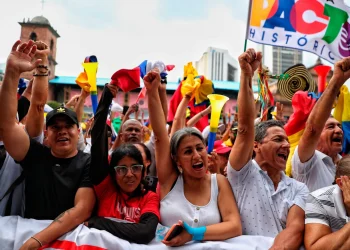 Colombia’s president bypasses lawmakers and issues decree to let voters decide on labor reform