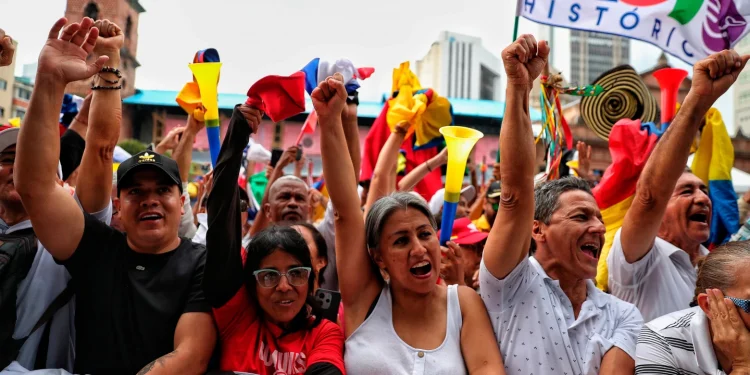 Colombia’s president bypasses lawmakers and issues decree to let voters decide on labor reform