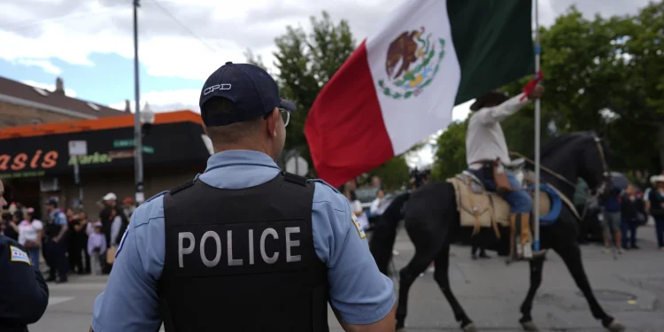 Potential federal intervention poses challenges for Chicago police on the ground